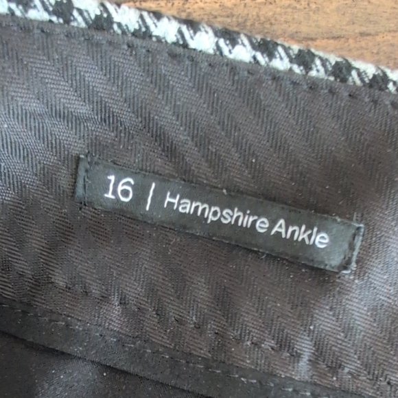 Talbots Hampshire Black and White Patterned Trousers 16       P195 - Picture 7 of 10